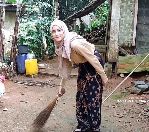 Intip Kabar Terbaru Gadis Keturunan Inggris yang Kini Bantu Nenek di Pelosok Sukabumi, Hidup Sederhana