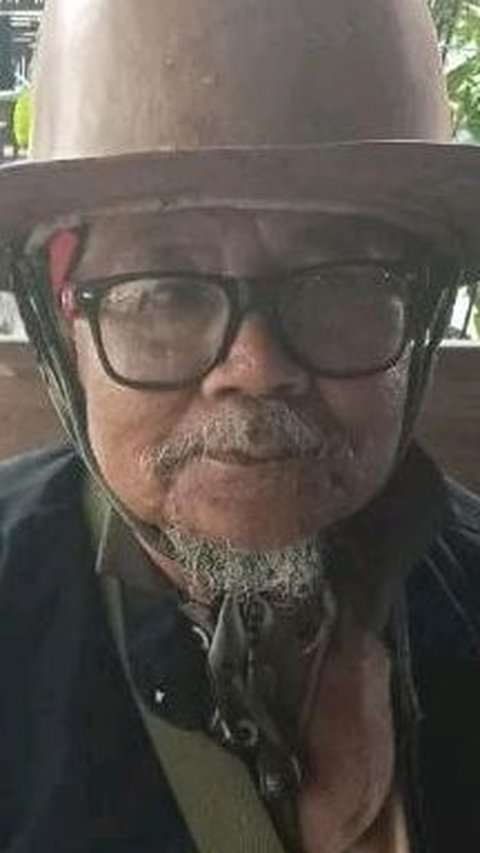 Kisah Mbah Sugiyarno dari Blora, 40 Tahun Kenakan Topi Berbahan Kayu Jati