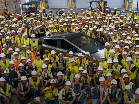 Truk Tesla Pertama Resmi Meluncur ke Pelanggan, Begini Penampakannya!