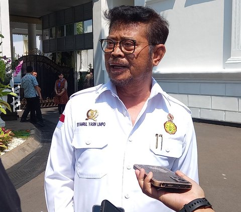 Menteri Pertanian sekaligus kader NasDem Syahrul Yasin Limpo tak banyak bicara mengenai pertemuan Jokowi dan Paloh. Syahrul menolak membahas politik.