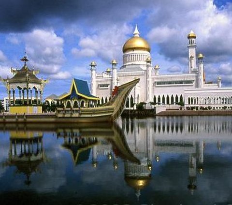 Sementara negara ASEAN lainnya seperti Brunei Darussalam, Kamboja, Laos, dan Myanmar secara berurutan masih berada di peringkat di atas 100, yaitu 102, 103, 115, dan 125.