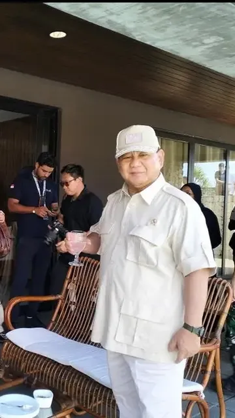 Ini momen akrab Prabowo dan Susi Pudjiastuti di Pangandaran.