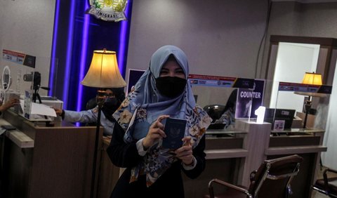 Direktur Jenderal (Dirjen) Imigrasi Kementerian Hukum dan HAM RI Silmy Karim mengakui, ada kasus kebocoran data paspor. Hal itu terungkap usai viral di media sosial.