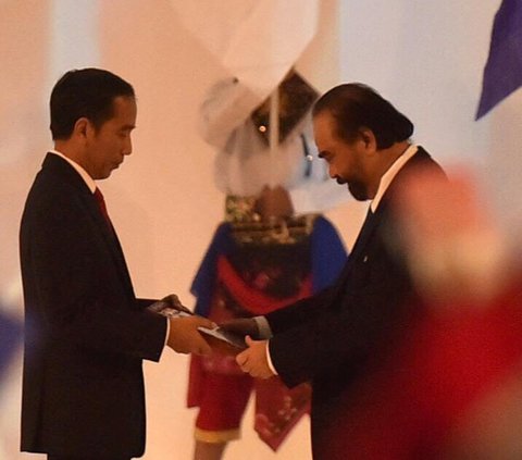 Ketua Umum (Ketum) Partai NasDem Surya Paloh bertemu dengan Presiden Joko Widodo (Jokowi) di Istana Negara, Jakarta pada Senin, 17 Juli 2023.