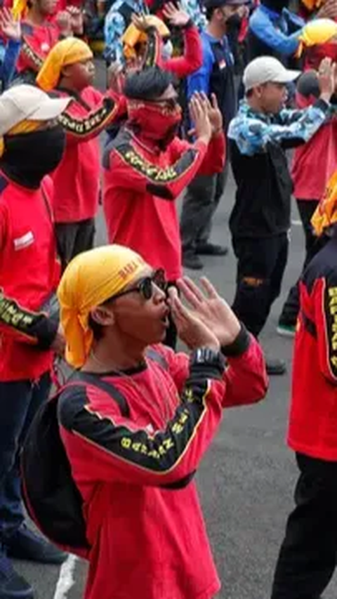 UMR Pekerja Indonesia yang Sangat Murah Menjadi Masalah Struktural, Lalu Apa Solusinya?