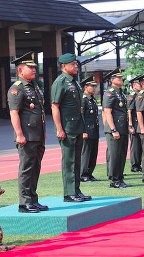 Jenderal AD Filipina Datangi Kasad Dudung, Warna Seragam yang Dikenakan Bikin Salfok