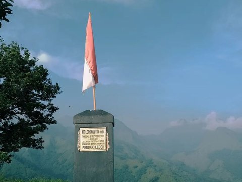 Diperkirakan hanya butuh waktu 45-60 menit perjalanan dari pos perizinan menuju puncak Gunung Lorokan.