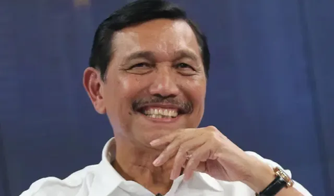 Menteri Koordinator Bidang Kemaritiman dan Investasi (Menko Marinves) Luhut Binsar Pandjaitan mengaku pusing urusi menjamurnya pelabuhan 'tikus'.