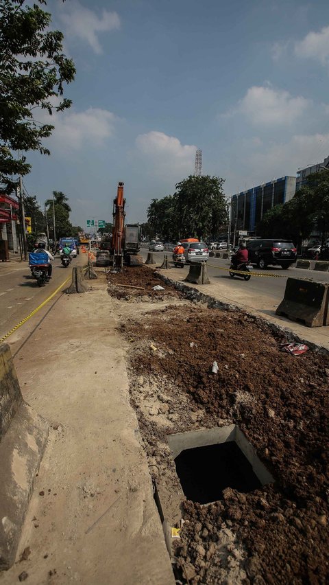 Pembangunan drainase itu tersebar di empat titik, yakni Jalan Asem Baris Raya, Jalan KH Abdullah Syafei, Jalan Ciputat Raya-Jalan RA Kartini, dan Jalan Kalibata Timur.