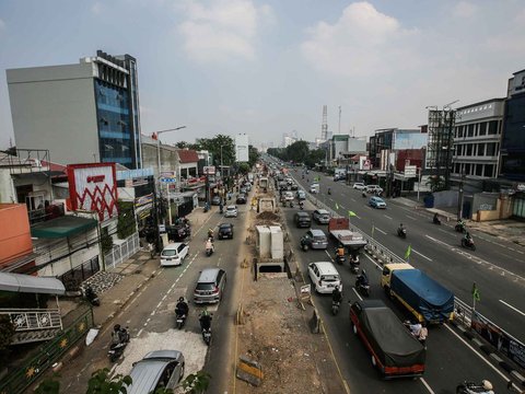 FOTO: Bikin Macet, Proyek Drainase Sepanjang 2.400 Meter di Jakarta Selatan Ditargetkan Tuntas November 2023