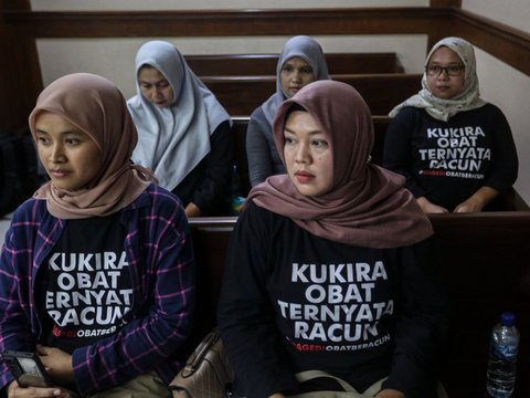 FOTO: Wajah Kecewa Solihah saat Sidang Gugatan Korban Gangguan Ginjal Ditunda karena Alasan Administrasi