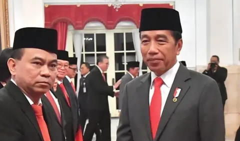 Di sisi lain, Efriza menerangkan, Jokowi telah menunjukkan bahwa ia solid bersama relawannya dengan memberikan jabatan di kabinet, ketimbang PDIP sebagai partainya.