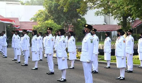 Andre juga sudah mendapatkan informasi bahwa pengganti Doni Amansa adalah anak dari perwira polisi yang bertugas di Sutra. Hanya saja, Andre belum mengetahui secara pasti pangkat orang tua Wira.