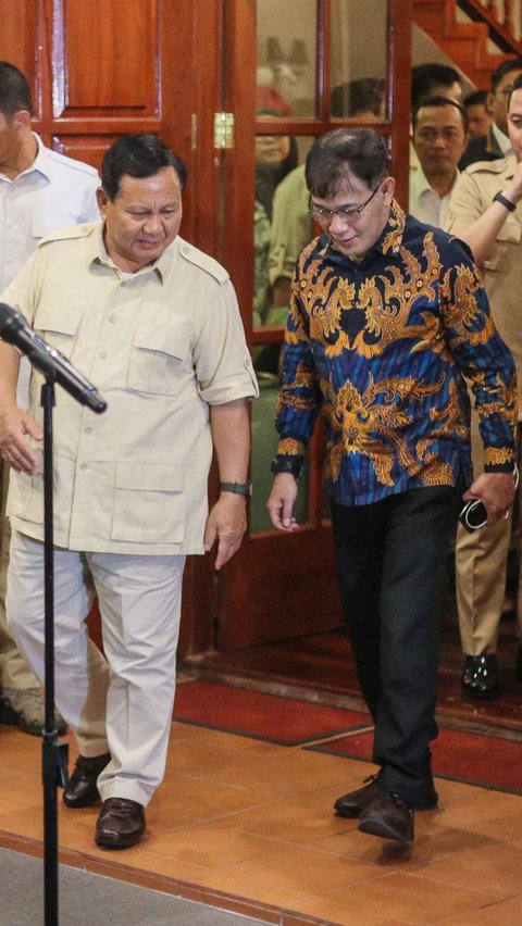 Budiman bersama rombongan tiba pukul 18.56 WIB. Di hadapan awak media, Budiman menjelaskan, pertemuan dengan Prabowo hanya sebatas diskusi semata.