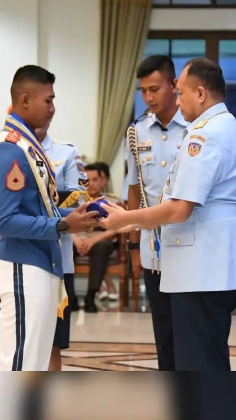 Fadjar Prasetyo juga mengucapkan selamat kepada Muhammad Galuh yang berhasil menyandang penghargaan Adhi Makayasa dan lulusan terbaik.