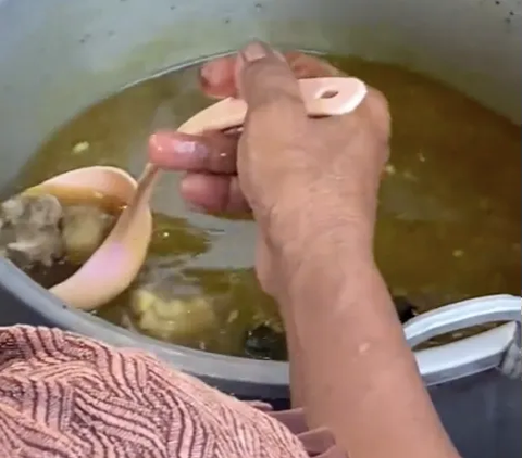 Momen Para Santri Makan di Pondok Pesantren, Suasananya Serasa di Karen's Diner