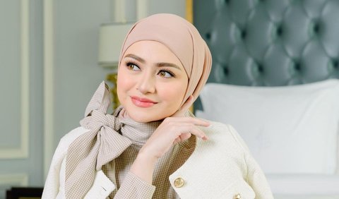 Tak sedikit netizen yang mendoakan Nathalie Holscher kembali tampil berhijab.