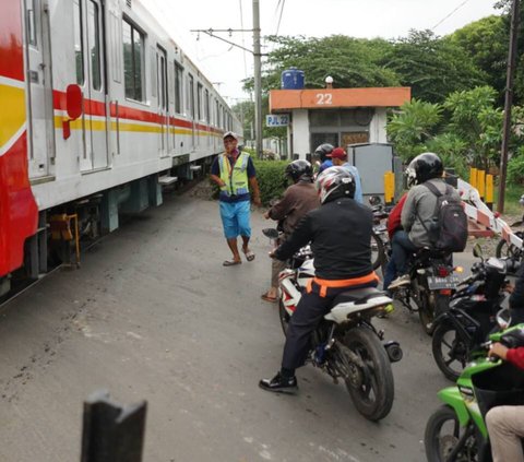 Hati-Hati, Tak Patuh Menerobos Palang Pintu Kereta di Perlintasan Sebidang Bisa Kena Sanksi