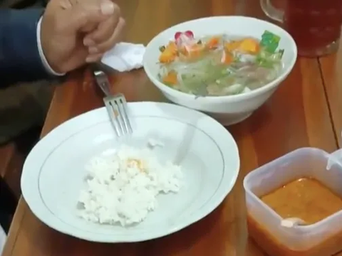 Santap Makanan Khas Masa Kecil