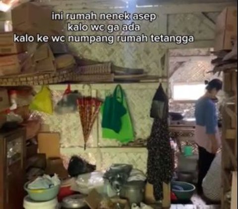 Selama di Ciamis Asep dan keluarga menumpang di rumah neneknya. Kondisi rumah yang serba terbatas ini mengharuskan Asep dan keluarga meminjam kamar mandi tetangga untuk mandi dan buang air.