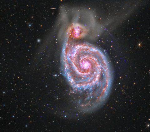 Gambar penuh warna pertama teleskop dan data spektroskopi ini dirilis selama siaran televisi pada pukul 10:30 EDT (14:30 UTC) pada hari Selasa, 12 Juli 2022, dari Pusat Penerbangan Luar Angkasa Goddard NASA di Greenbelt, Maryland.