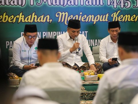 Arwani menyebut, momentum 1 Muharam 1445 ini juga dimaknai untuk berhijrah.