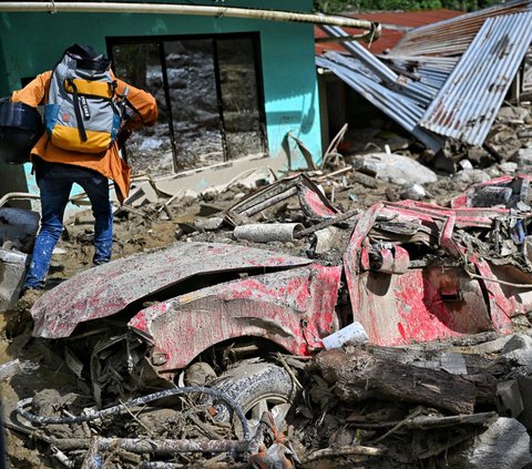 Musibah tanah longsor di Kolombia tengah yang dipicu oleh hujan lebat telah menyebabkan sedikitnya 14 orang tewas dan sekitar puluhan orang lainnya hilang.