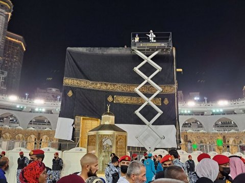 Momen Kiswah, Kain Penutup Ka'bah Diganti Tiap 1 Muharram