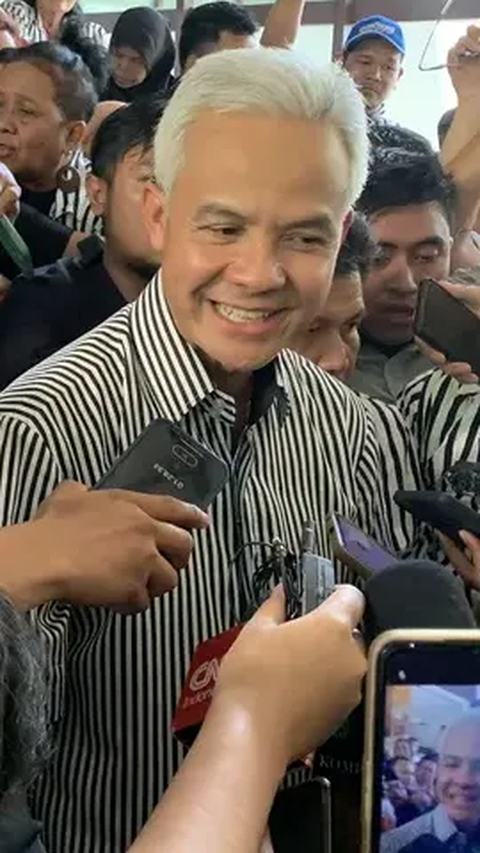 Baliho Dicopot TNI, Ganjar Minta Relawan Hati-Hati