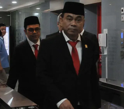 Kunto menerangkan, dengan menunjuk relawannya, Jokowi juga tidak harus konsultasi dengan pimpinan parpol jika ingin mengambil kebijakan di Kominfo.