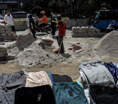 Sehingga membuat kondisi Pasar Petak Sembilan, Glodok yang selama ini terlihat kumuh akan terlihat lebih cantik dengan proses revitalisasi ini.