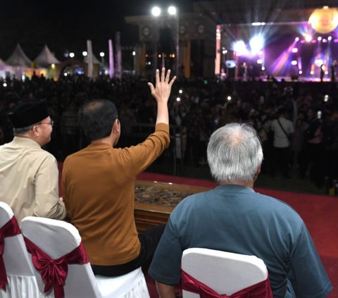 Presiden Joko Widodo (Jokowi) mengunjungi Festival Tabut 2023 yang diselenggarakan di Lapangan Merdeka Bengkulu, Kota Bengkulu, Rabu (20/7).