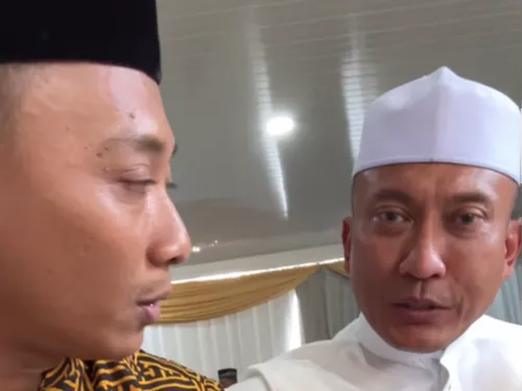 Pak Bhabin Sambut Jenderal Polisi Pulang Haji, Celotehannya Bikin Bintang 1 Ngakak