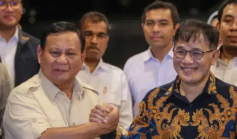 Terbaru, politikus PDIP Budiman Sudjatmiko kini yang menemui Prabowo.