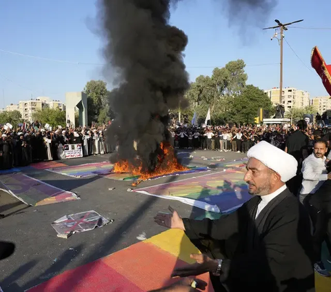 Buntut Pembakaran Alquran, Warga Irak Serbu dan Bakar Kedutaan Swedia di Baghdad