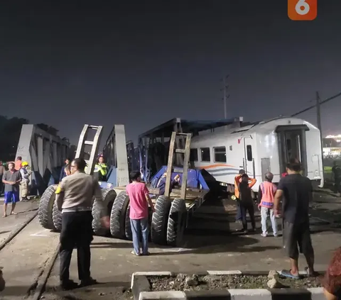 VIDEO: Ganjar Cek Lokasi Kecelakaan Maut Truk Vs Kereta, Janji Perbaiki Jembatan dan Rel