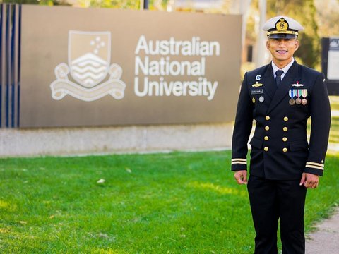 Selamat! Perwira TNI AL Raih S2 di Australia, ini Sosoknya Gagah dan Tampan