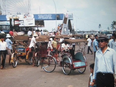 Potret Kota Jakarta Tahun 1973, Dari Becak Sampai Es Potongnya Bikin Nostalgia