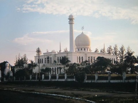 Potret Kota Jakarta Tahun 1973, Dari Becak Sampai Es Potongnya Bikin Nostalgia