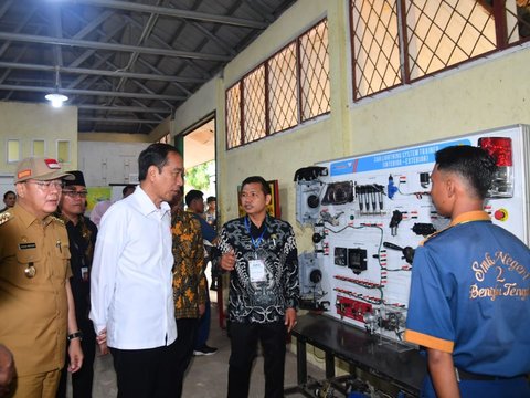 Jokowi Tinjau SMKN 2 Bengkulu Tengah: Nanti di Sini Bisa Saja Buat Mobil