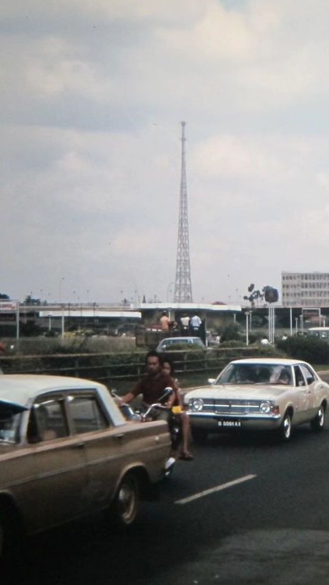 Potret Kota Jakarta Tahun 1973, Dari Becak Sampai Es Potongnya Bikin Nostalgia