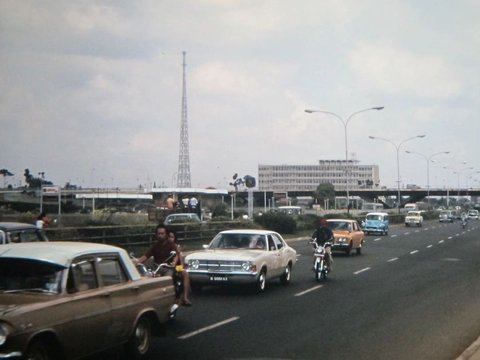 Potret Kota Jakarta Tahun 1973, Dari Becak Sampai Es Potongnya Bikin Nostalgia