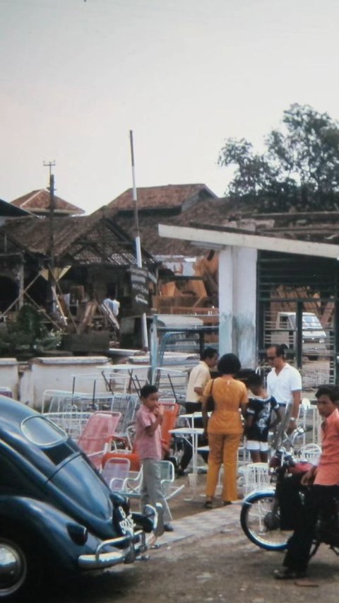 Potret Kota Jakarta Tahun 1973, Dari Becak Sampai Es Potongnya Bikin Nostalgia