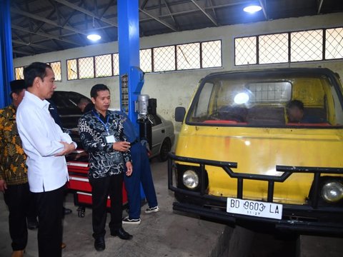 Jokowi Tinjau SMKN 2 Bengkulu Tengah: Nanti di Sini Bisa Saja Buat Mobil