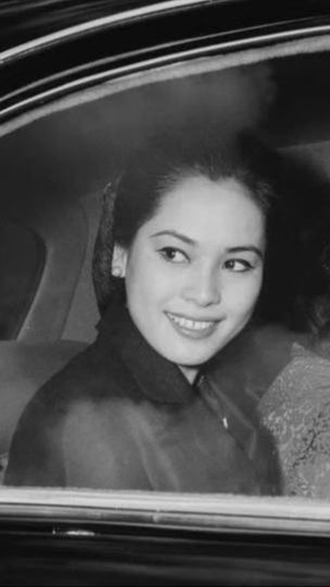 Potret lawas Ratna Sari Dewi saat berada di London mencuri perhatian masyarakat.