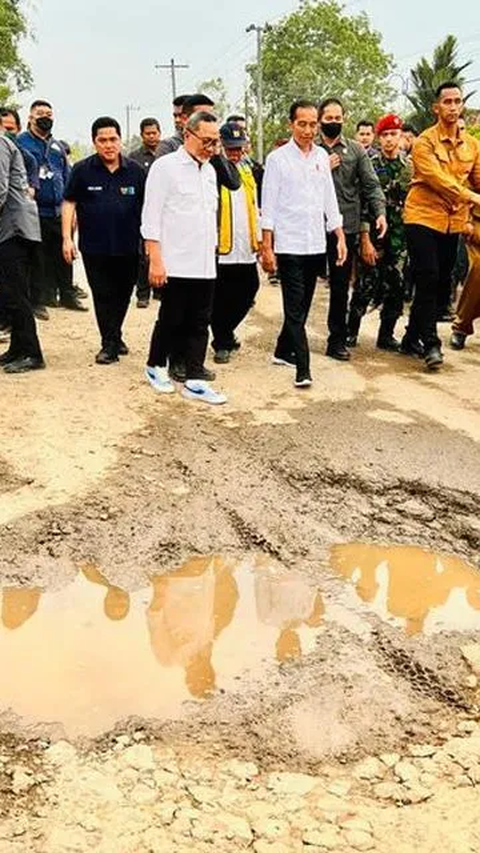 Jokowi: Jalan Rusak di Lampung, Jambi, Sumut Mulai Diperbaiki