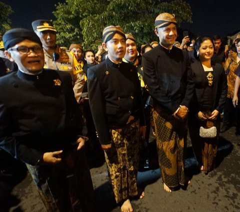 Keseruan Ganjar Pranowo Ikut Kirab Malam Satu Suro di Solo, Berlangsung Khidmat