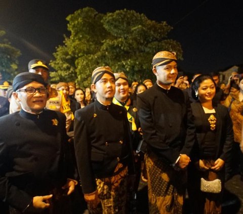 Keseruan Ganjar Pranowo Ikut Kirab Malam Satu Suro di Solo, Berlangsung Khidmat