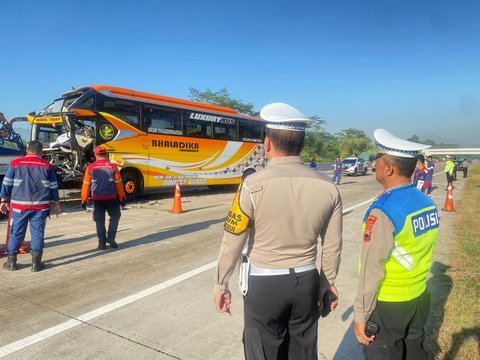 Bus Seruduk Truk dan Mobil di Tol Pemalang-Batang, Satu Orang Tewas