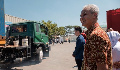 Emrus mengingatkan, saat PDI Perjuangan mengumumkan Ganjar sebagai bakal calon presiden, Jokowi datang langsung dari Solo langsung.